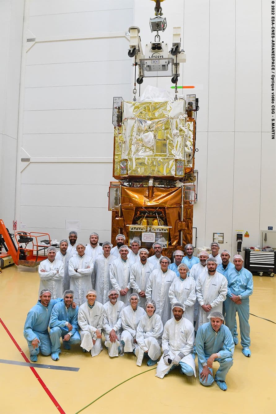 Our 2 PléiadesNeo satellites are now in stacked configuration, ready to be encapsulated in the launcher fairing