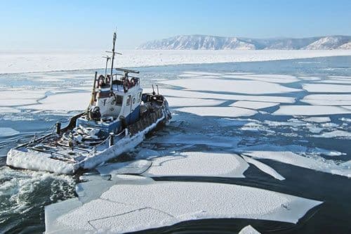 Ship navigating - Northwest Passage
