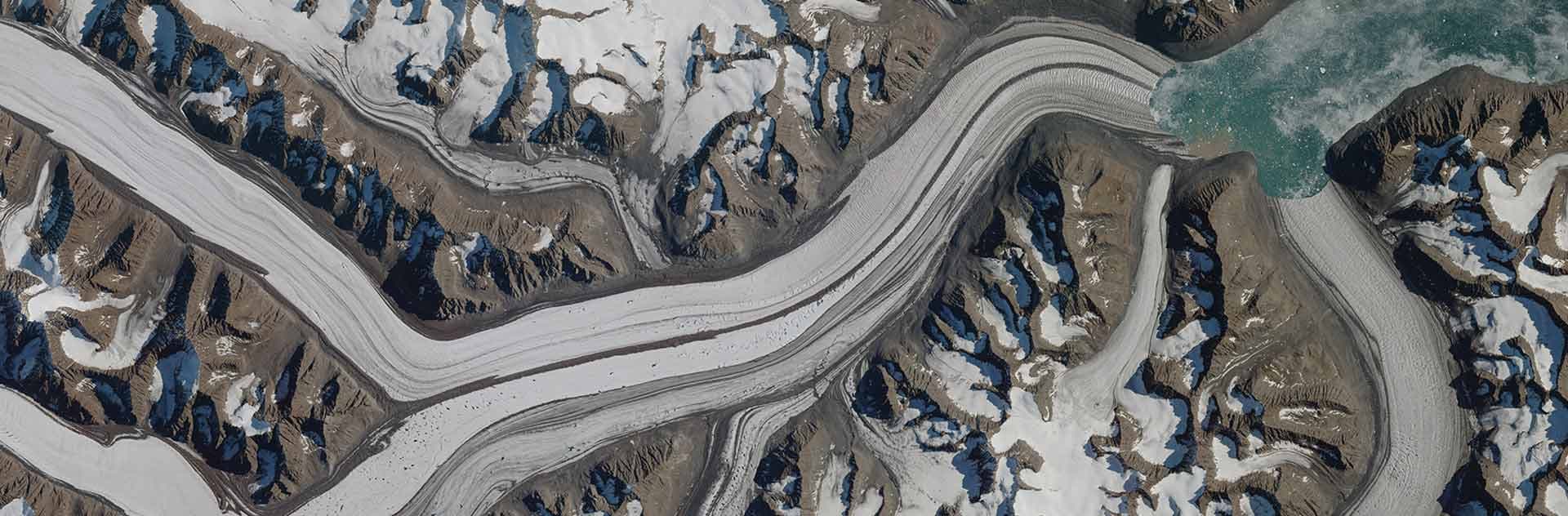 The entire coast of Greenland is now ice free, unveiling spectacular, previously unknown landscapes through the lens of SPOT and Pléiades satellites.